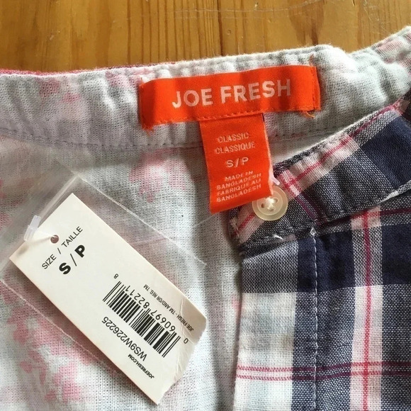 5/$25 NWT Button Up - Picture 4 of 6
